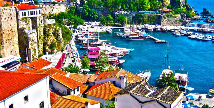 مناظر و طبیعت زیبا به همراه معماری دیدنی و تاریخی خاص آنتالیا